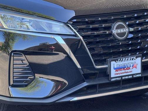 Super Black 2024 Nissan Kicks SV