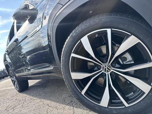 2025 Volkswagen Atlas Cross Sport 2.0T SEL Premium R-Line