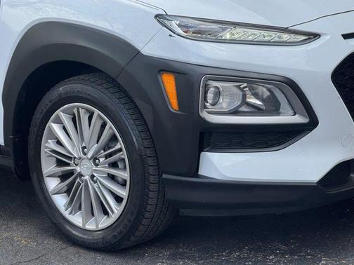 Chalk White 2018 Hyundai KONA SEL