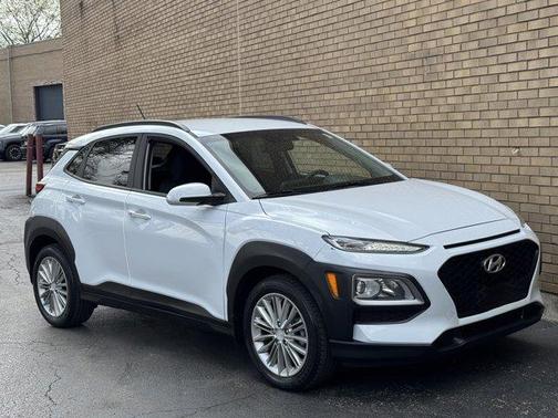Chalk White 2018 Hyundai KONA SEL