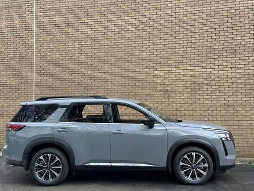 Boulder Gray Metallic 2026 Nissan Pathfinder Platinum