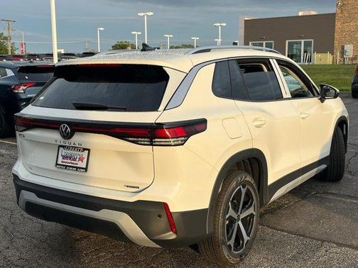2025 Volkswagen Tiguan 2.0T SE