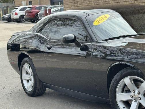 Black Clearcoat 2014 Dodge Challenger SXT