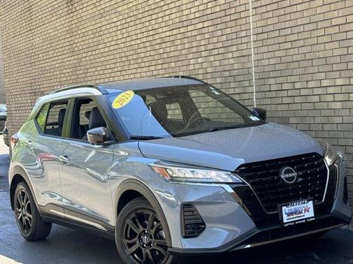 Boulder Gray Pearl 2023 Nissan Kicks SR
