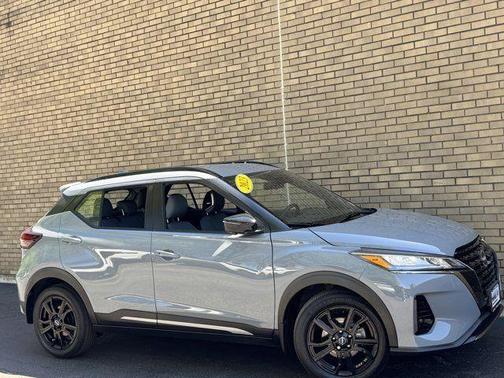 Boulder Gray Pearl 2023 Nissan Kicks SR