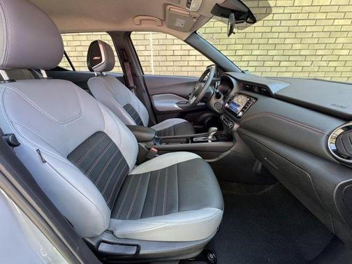 Boulder Gray Pearl 2023 Nissan Kicks SR