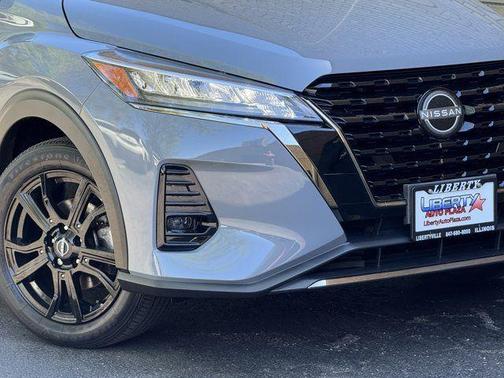 Boulder Gray Pearl 2023 Nissan Kicks SR