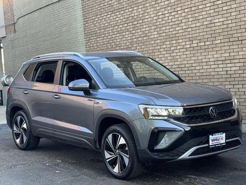 Platinum Gray Metallic 2023 Volkswagen Taos 1.5T SE