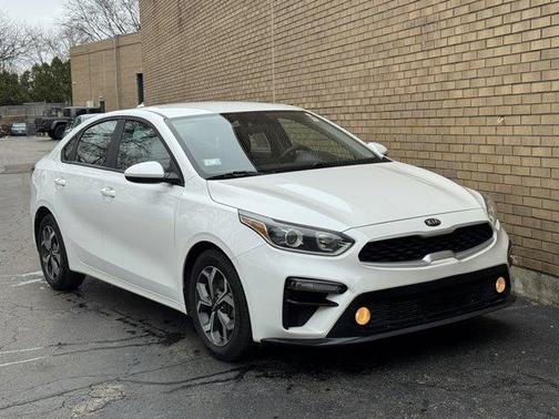 Snow White Pearl 2021 Kia Forte LXS