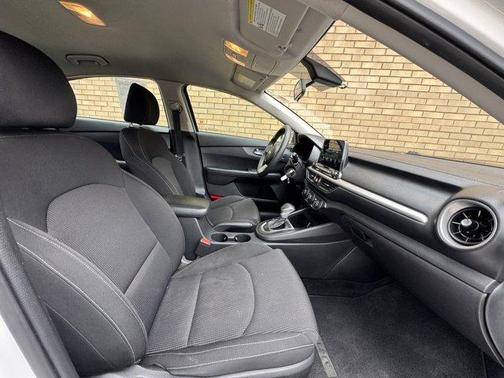 Snow White Pearl 2021 Kia Forte LXS