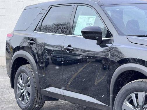 2025 Nissan Pathfinder S