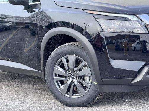 2025 Nissan Pathfinder S