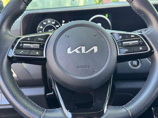 Fusion Orange 2024 Kia Seltos SX