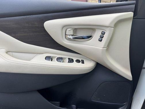 Champagne Silve 2025 Nissan Murano Platinum