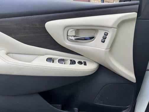 Champagne Silve 2025 Nissan Murano Platinum