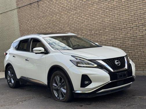 Champagne Silve 2025 Nissan Murano Platinum