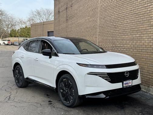 White / Black 2026 Nissan Murano Platinum
