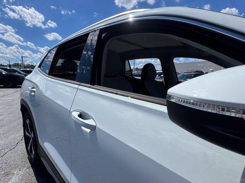 Pure White 2025 Volkswagen Tiguan 2.0T SE