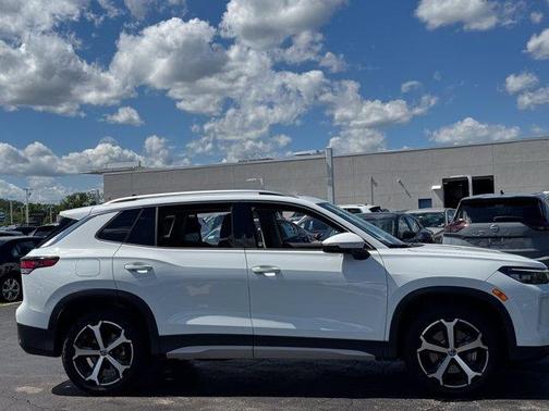 Pure White 2025 Volkswagen Tiguan 2.0T SE