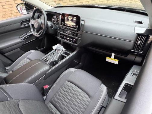 2025 Nissan Pathfinder S