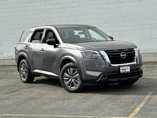 2025 Nissan Pathfinder S