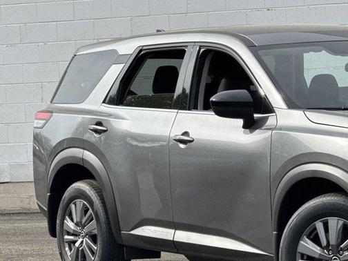 2025 Nissan Pathfinder S