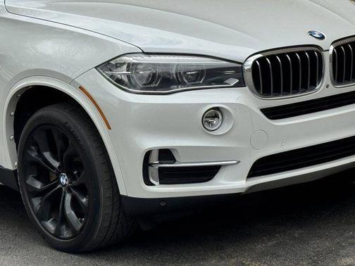 White Metallic 2017 BMW X5 eDrive xDrive40e