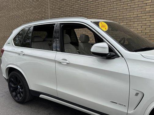 White Metallic 2017 BMW X5 eDrive xDrive40e