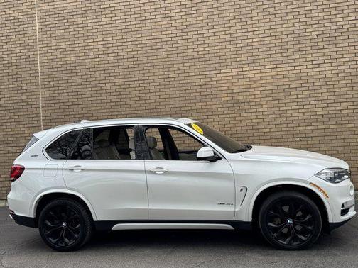 White Metallic 2017 BMW X5 eDrive xDrive40e