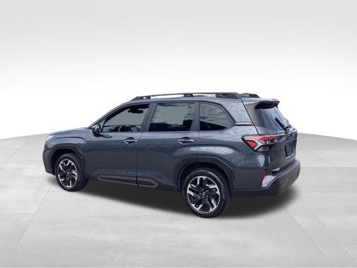 Magnetite Gray Metallic 2025 Subaru Forester Limited