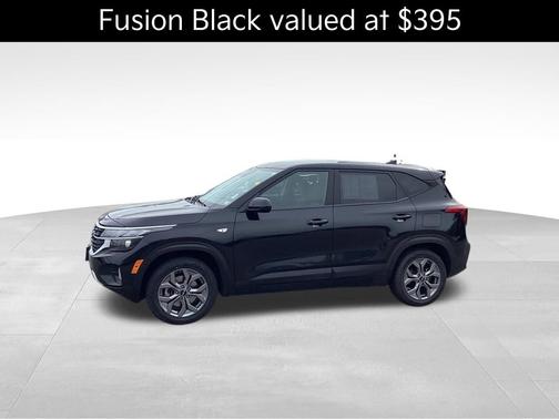 Black 2024 Kia Seltos LX