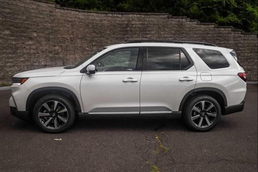 2025 Honda Pilot Touring 8-Passenger