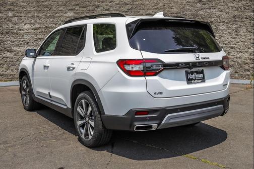2025 Honda Pilot Touring 8-Passenger
