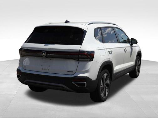 Orange 2025 Volkswagen Taos 1.5T SE