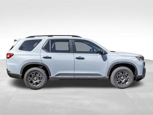 Sonic Gray Pearl 2026 Honda Pilot TrailSport