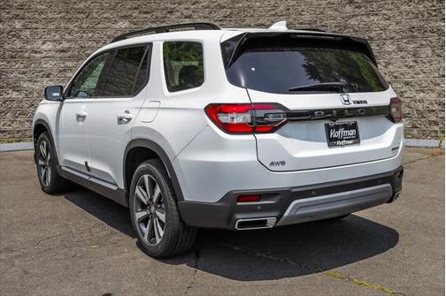 2025 Honda Pilot Touring 8-Passenger