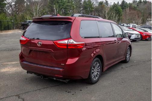 2018 Toyota Sienna XLE