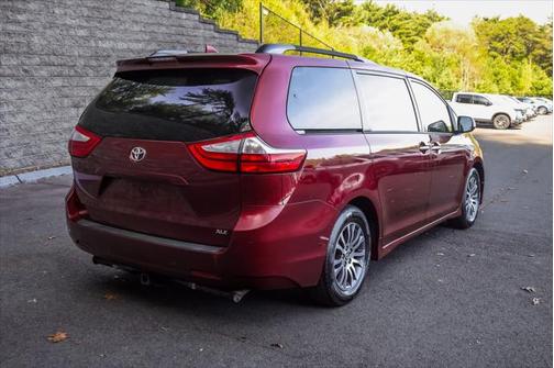 2018 Toyota Sienna XLE