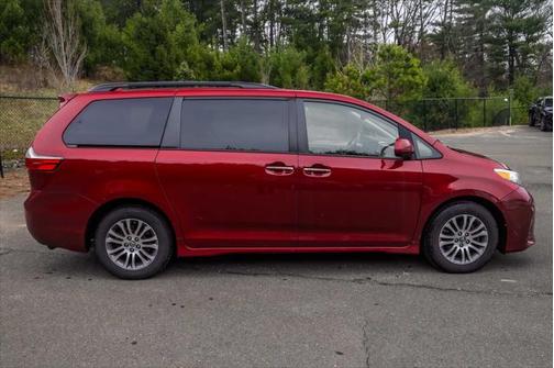 2018 Toyota Sienna XLE