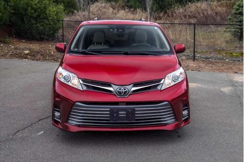 2018 Toyota Sienna XLE