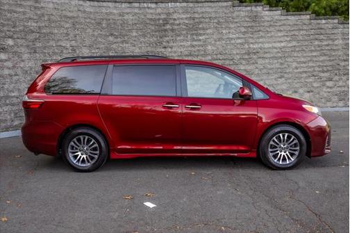 2018 Toyota Sienna XLE