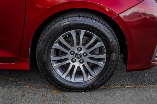2018 Toyota Sienna XLE