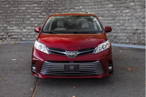 2018 Toyota Sienna XLE