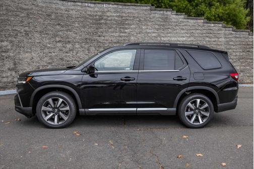 2025 Honda Pilot Touring 8-Passenger