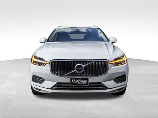 White 2020 Volvo XC60 T6 Momentum