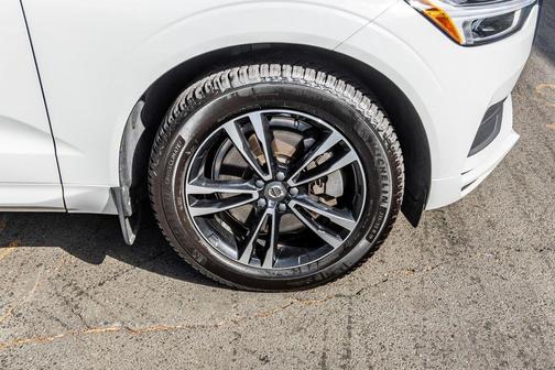 White 2020 Volvo XC60 T6 Momentum