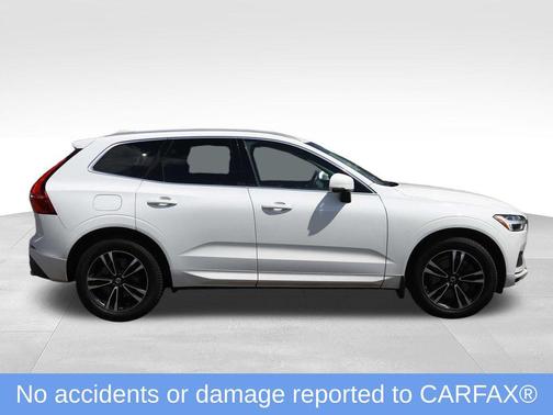 White 2020 Volvo XC60 T6 Momentum