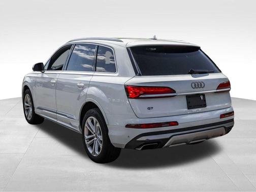 Carrara White 2025 Audi Q7 55 Premium Plus