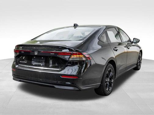 Crystal Black Pearl 2025 Honda Accord SE