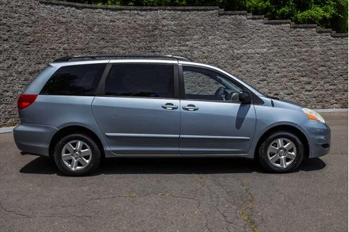 2010 Toyota Sienna LE